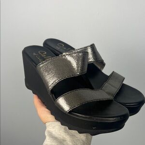 Callisto of California platform wedge metallic slide sandals size 8